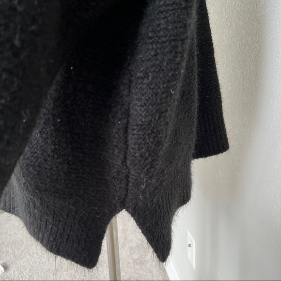 Turtleneck black classic sweater - Picture 3 of 3
